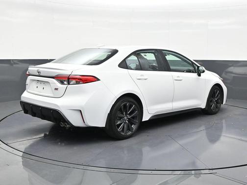 Ice Cap 2024 Toyota Corolla SE