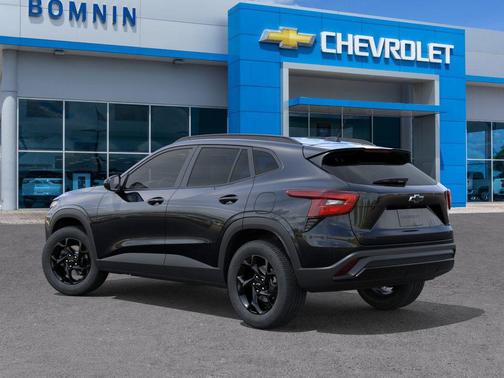 Mosaic Black Metallic 2026 Chevrolet Trax LT