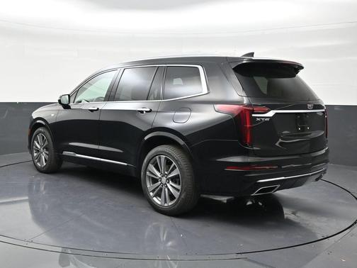 Stellar Black Metallic 2022 Cadillac XT6 Premium Luxury FWD