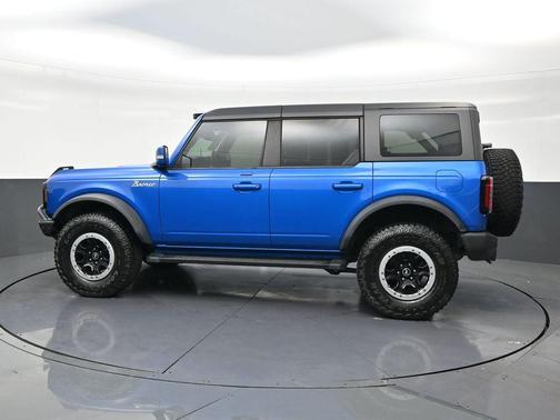 Velocity Blue Metallic 2022 Ford Bronco Outer Banks