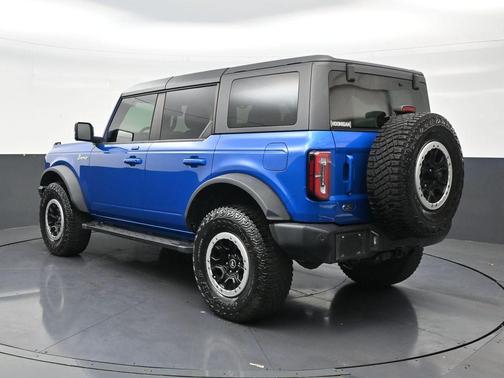 Velocity Blue Metallic 2022 Ford Bronco Outer Banks