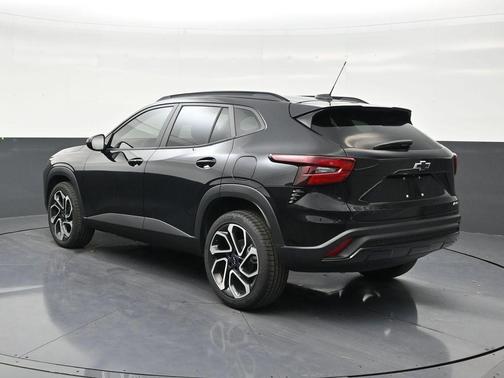 Mosaic Black Metallic 2024 Chevrolet Trax FWD 2RS
