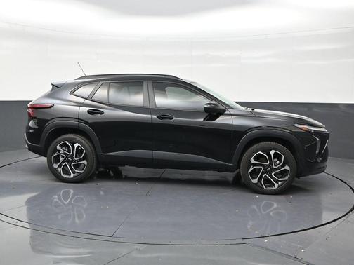 Mosaic Black Metallic 2024 Chevrolet Trax FWD 2RS
