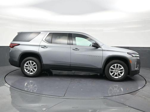 Sterling Gray Metallic 2023 Chevrolet Traverse LS