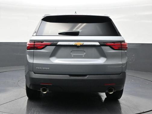 Sterling Gray Metallic 2023 Chevrolet Traverse LS