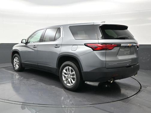 Sterling Gray Metallic 2023 Chevrolet Traverse LS