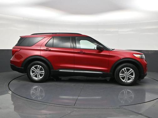 Rapid Red Metallic Tinted Clearcoat 2023 Ford Explorer XLT