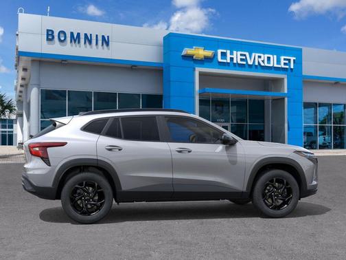 Sterling Gray Metallic 2026 Chevrolet Trax LT