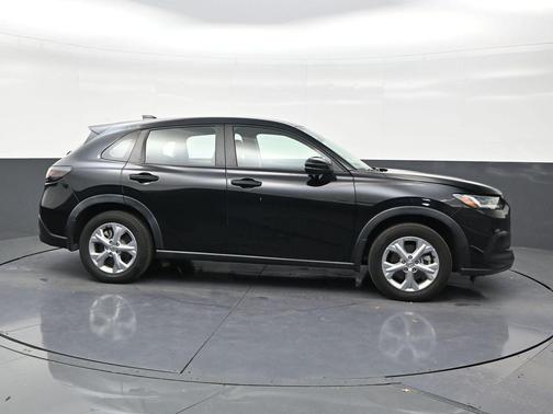 Crystal Black Pearl 2023 Honda HR-V LX