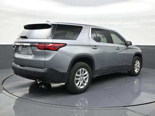 Sterling Gray Metallic 2023 Chevrolet Traverse LS