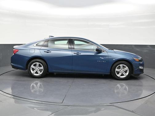 Lakeshore Blue Metallic 2024 Chevrolet Malibu FWD 1LT