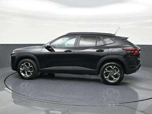 Mosaic Black Metallic 2026 Chevrolet Trax LT