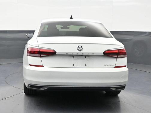 Pure White 2020 Volkswagen Passat 2.0T SE