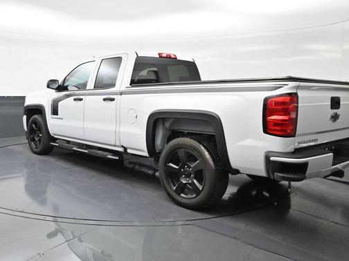 Summit White 2018 Chevrolet Silverado 1500 Custom