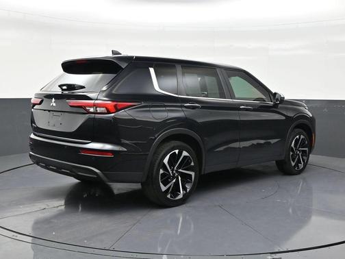 Black Diamond 2022 Mitsubishi Outlander ES 2.5 2WD