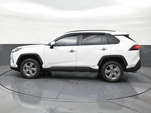 Ice Cap 2025 Toyota RAV4 Hybrid XLE