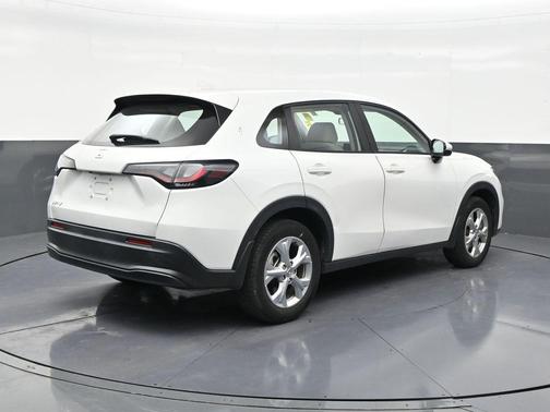 Platinum White Pearl 2023 Honda HR-V LX