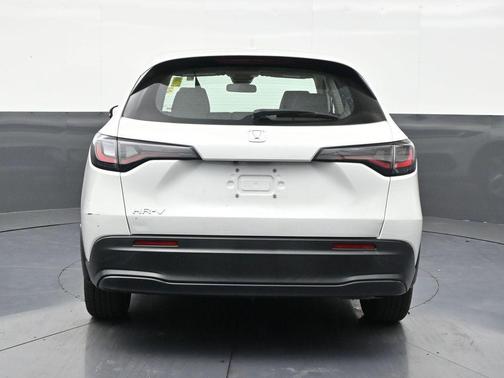 Platinum White Pearl 2023 Honda HR-V LX