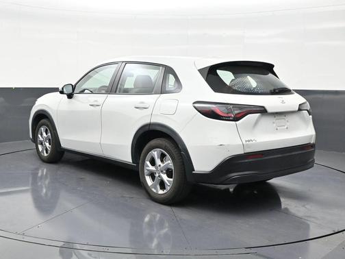 Platinum White Pearl 2023 Honda HR-V LX