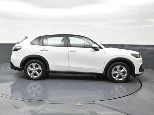 Platinum White Pearl 2023 Honda HR-V LX