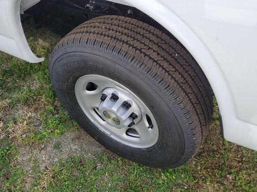 2025 Chevrolet Express 2500 RWD 2500 Regular Wheelbase WT