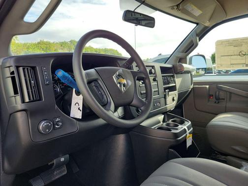 2025 Chevrolet Express 2500 RWD 2500 Regular Wheelbase WT