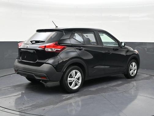 Super Black 2018 Nissan Kicks S