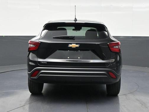 Mosaic Black Metallic 2025 Chevrolet Trax LS