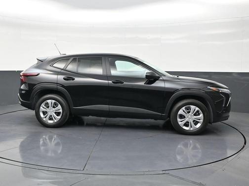 Mosaic Black Metallic 2025 Chevrolet Trax LS