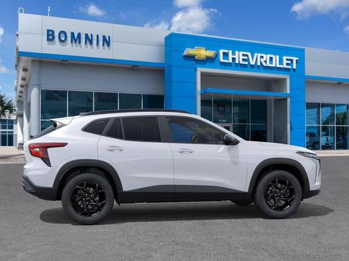 Summit White 2026 Chevrolet Trax LT