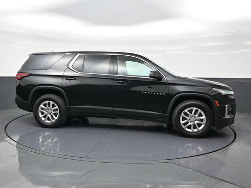 Mosaic Black Metallic 2023 Chevrolet Traverse LS