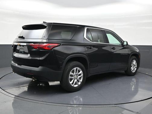 Mosaic Black Metallic 2023 Chevrolet Traverse LS