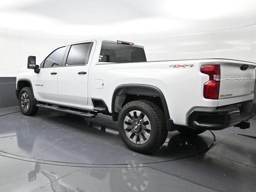 Summit White 2025 Chevrolet Silverado 2500 Custom