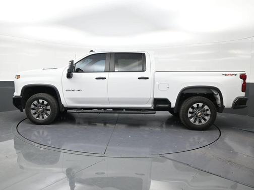 Summit White 2025 Chevrolet Silverado 2500 Custom