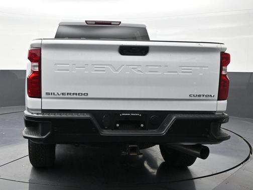 Summit White 2025 Chevrolet Silverado 2500 Custom