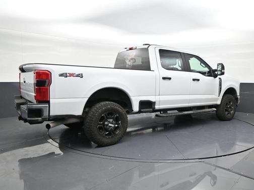 Oxford White 2024 Ford F-250 XL