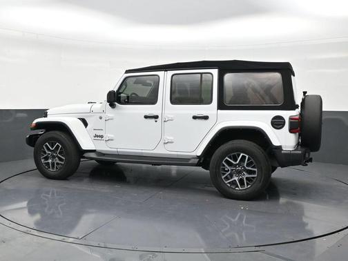 2024 Jeep Wrangler 4-Door Sahara 4x4