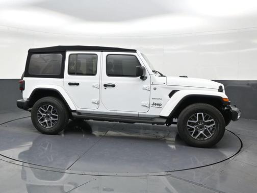 2024 Jeep Wrangler 4-Door Sahara 4x4