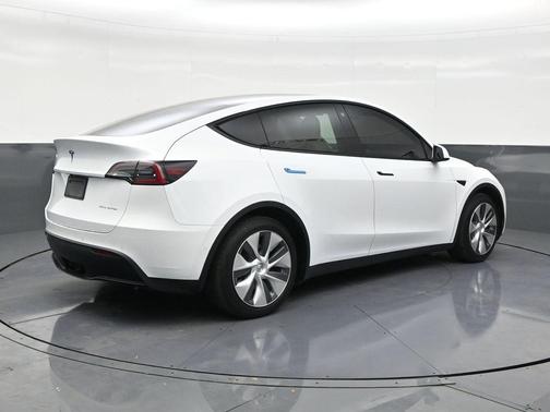 2022 Tesla Model Y Long Range Dual Motor All-Wheel Drive