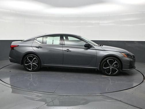 Gun Metallic 2024 Nissan Altima SR FWD