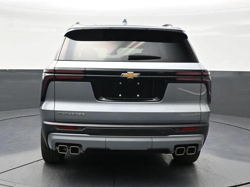 Sterling Gray Metallic 2024 Chevrolet Traverse LT