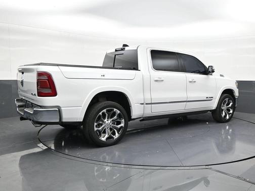Ivory White Tri-Coat Pearlcoat 2024 RAM 1500 Limited