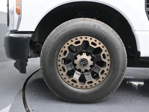 Oxford White 2024 Ford F-250 XL