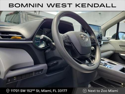 2023 Toyota Sienna LE