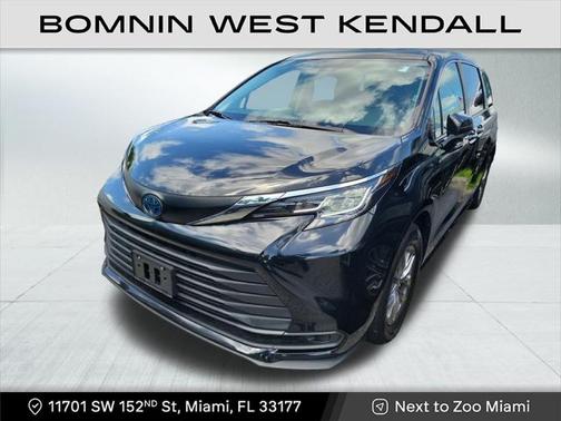 2023 Toyota Sienna LE