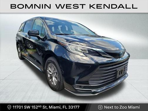 2023 Toyota Sienna LE