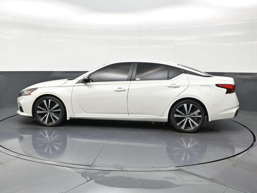 Pearl White Tricoat 2019 Nissan Altima 2.5 SR