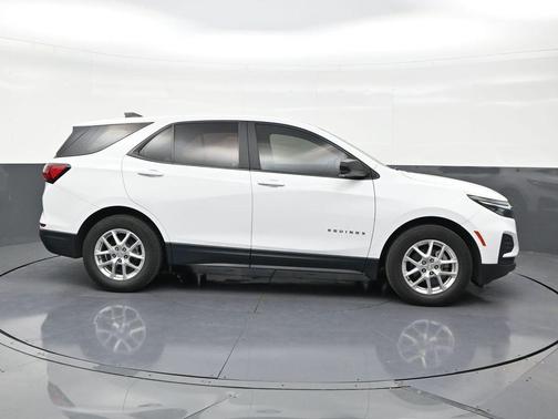Summit White 2022 Chevrolet Equinox LS