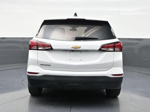 Summit White 2022 Chevrolet Equinox LS