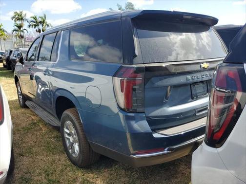 2025 Chevrolet Suburban LS